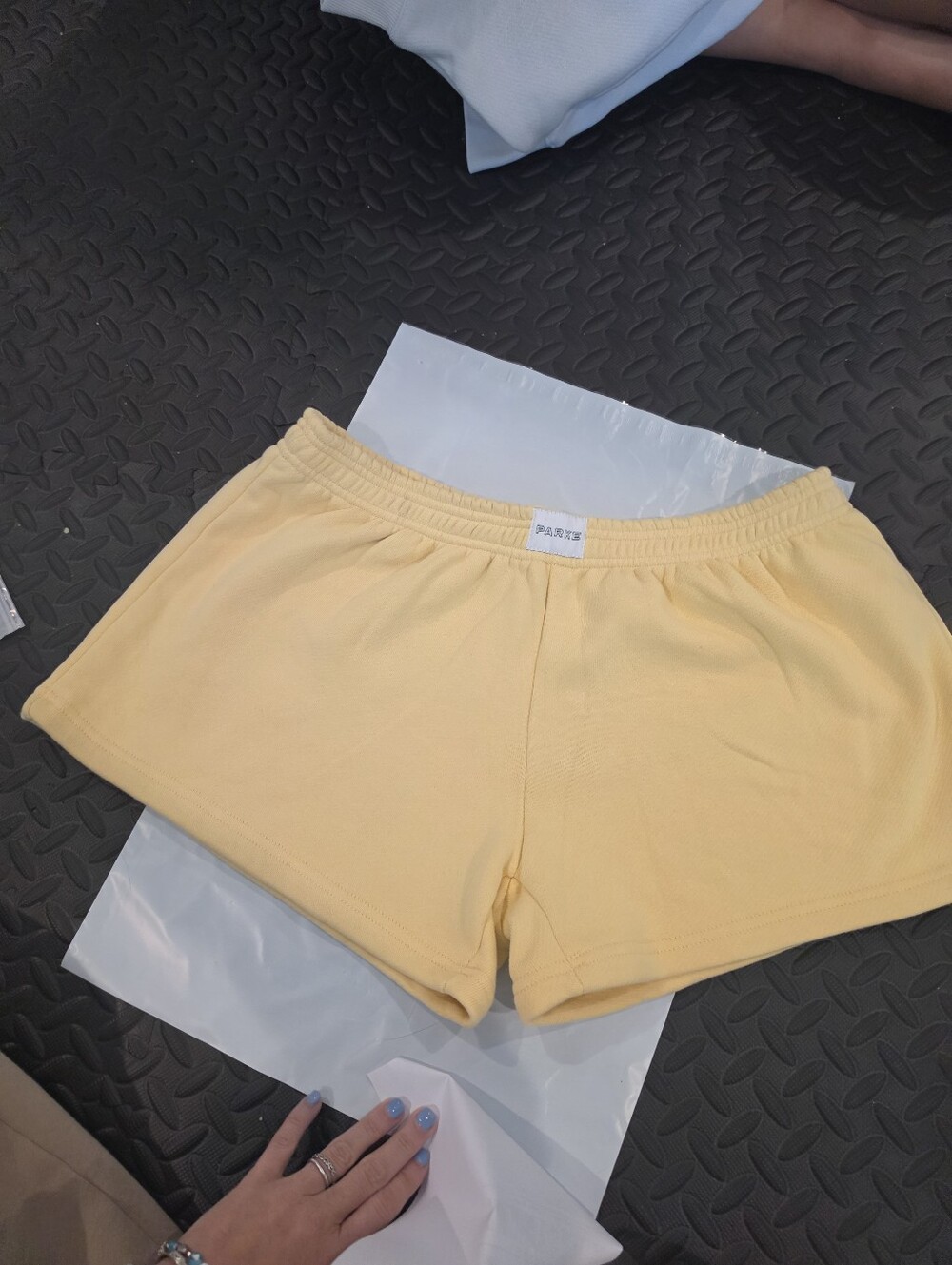 PARKE Banana Cream+Peel Bundle π Mockneck S/M + Shorts L - Picture 4 of 9